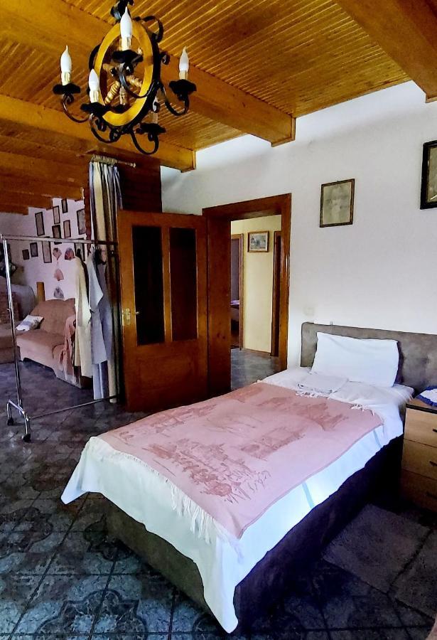 Guest House Marketti Vynohradiv Bagian luar foto