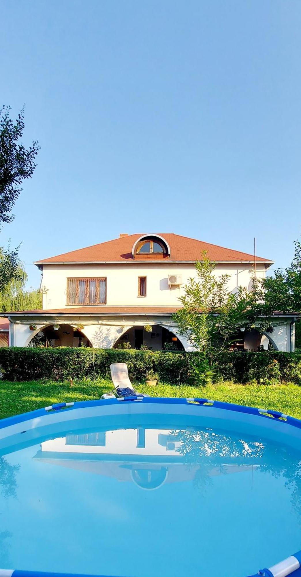 Guest House Marketti Vynohradiv Bagian luar foto